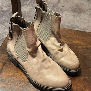 Blowfish Tan Chelsea Boots with Suede Finish